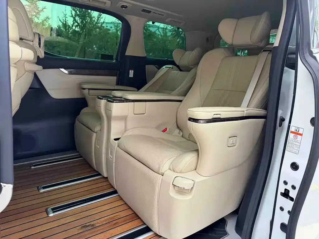 Toyota Alphard — фото 3