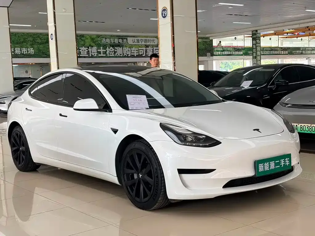 Tesla Model 3 — фото 6