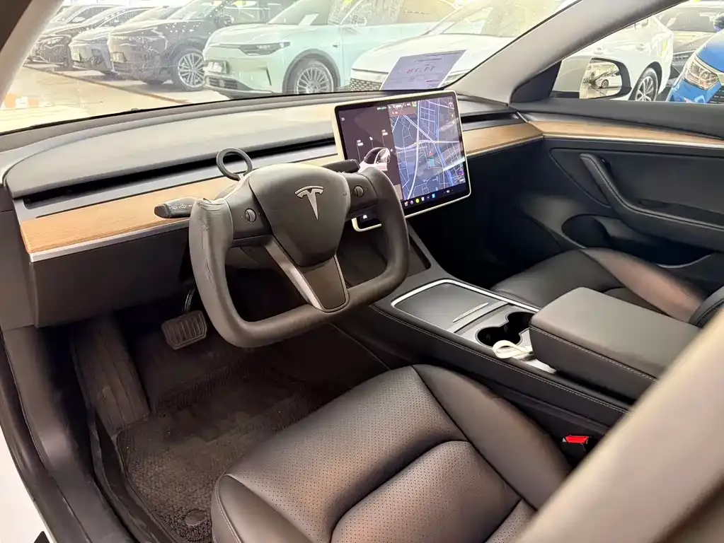 Tesla Model 3 — фото 4
