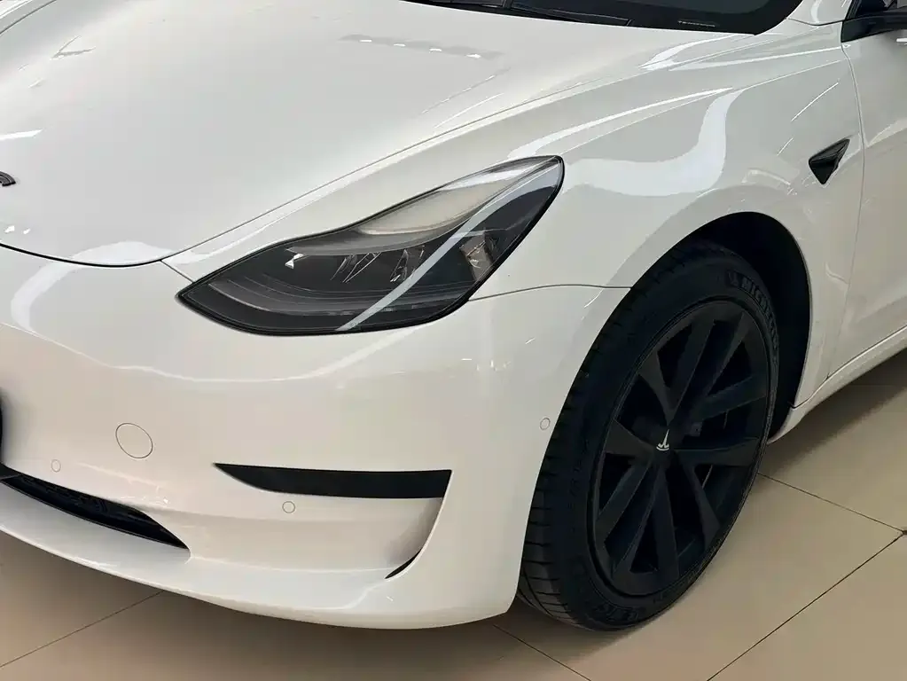 Tesla Model 3 — фото 2