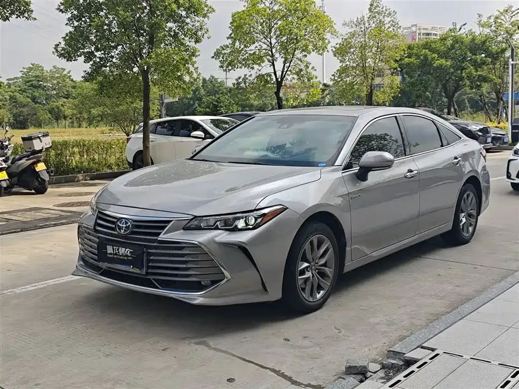 Toyota Avalon — фото 1