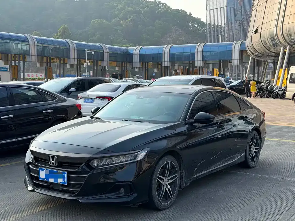 Honda Accord — фото 1