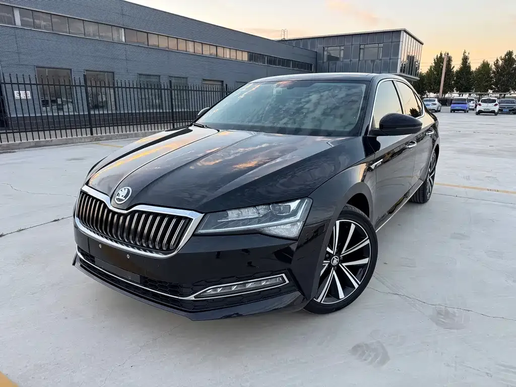 Skoda Superb — фото 1