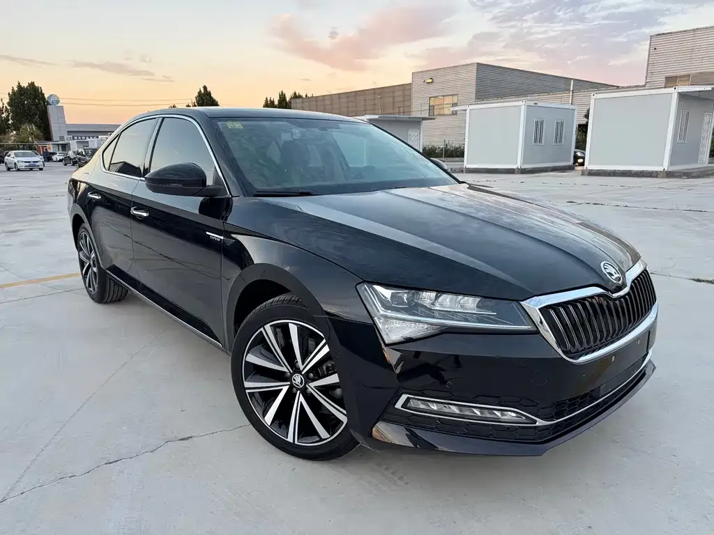 Skoda Superb — фото 7