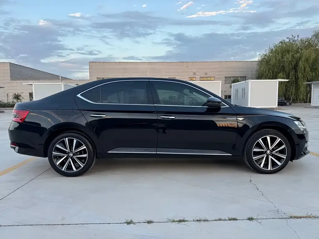 Skoda Superb — фото 5