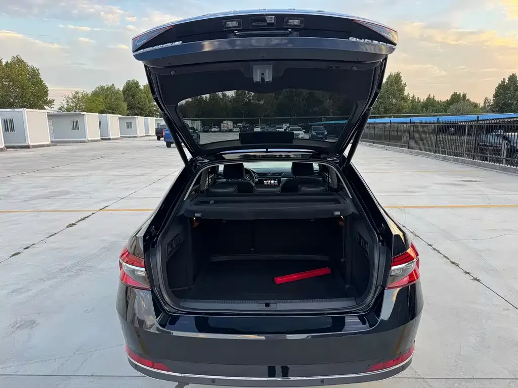 Skoda Superb — фото 4