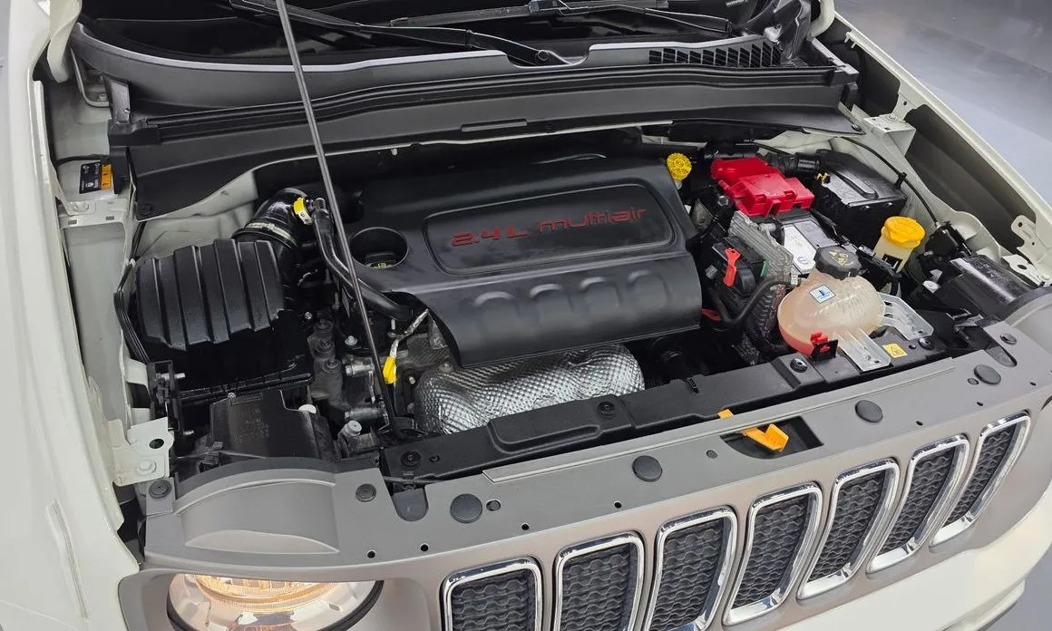 Jeep Renegade — фото 10