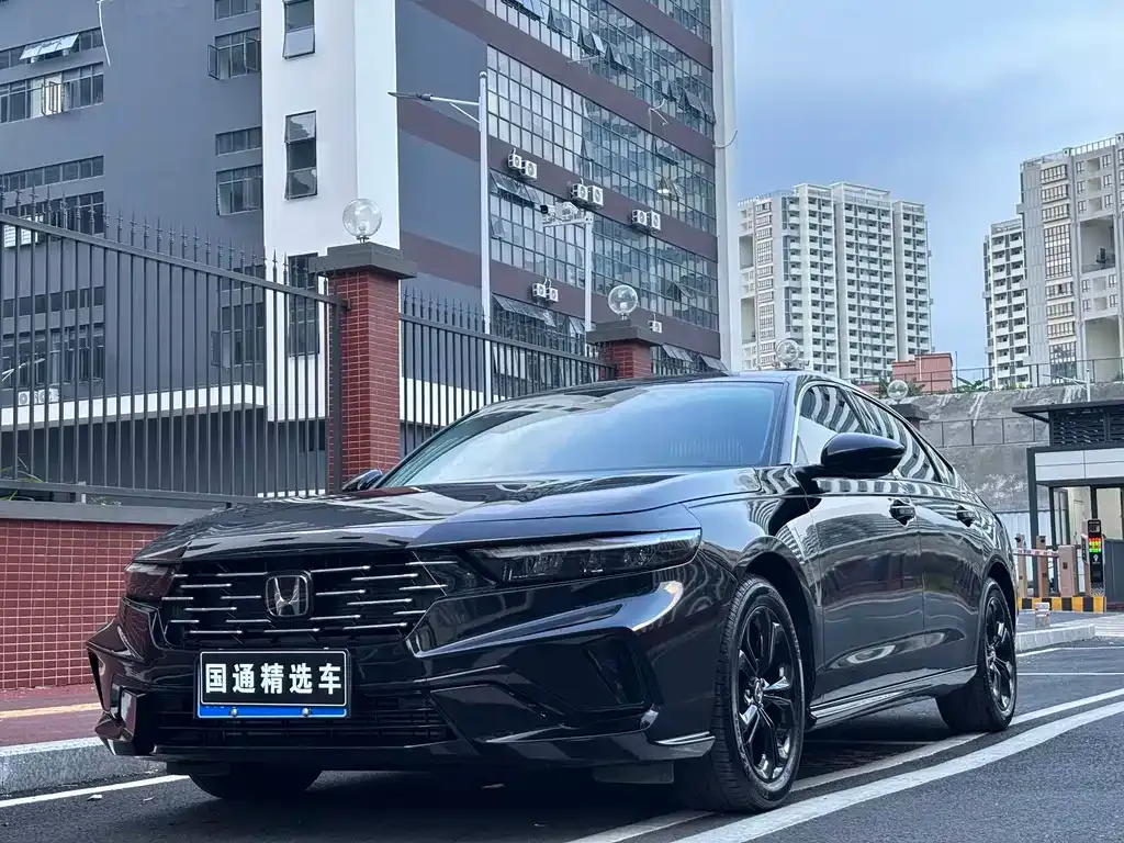Honda Accord — фото 1