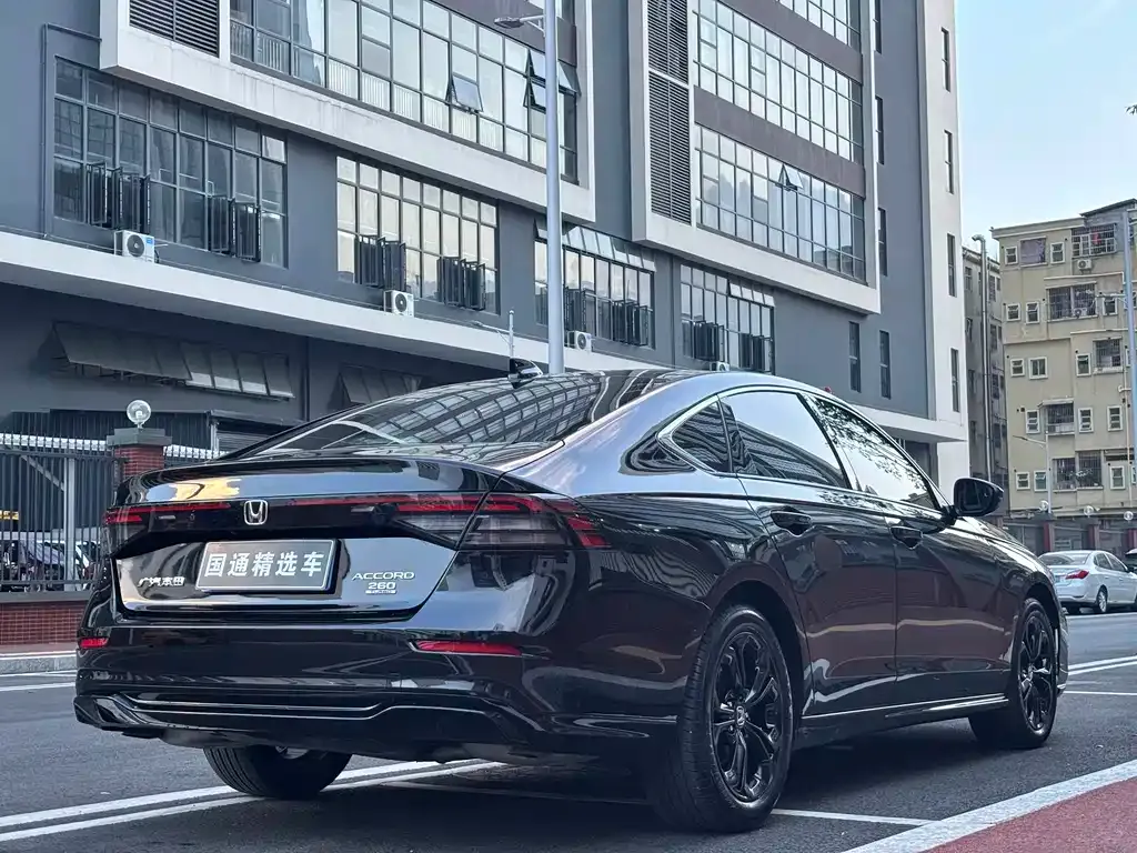 Honda Accord — фото 9