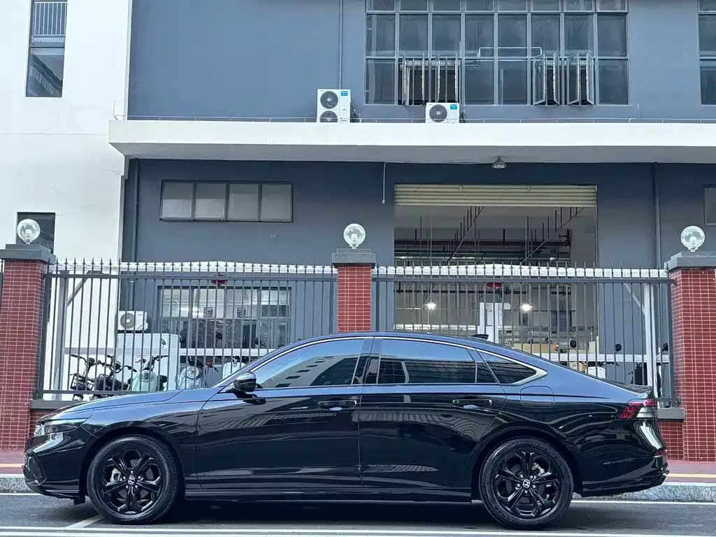 Honda Accord — фото 10