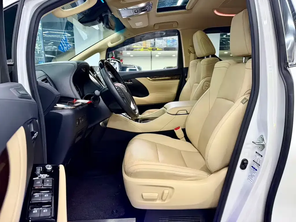 Toyota Alphard — фото 3