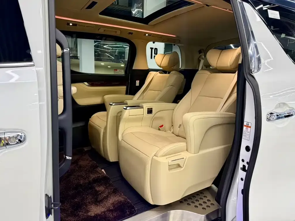 Toyota Alphard — фото 2