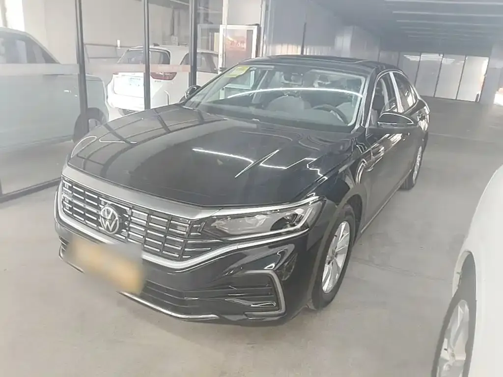 Volkswagen Passat PHEV — фото 1
