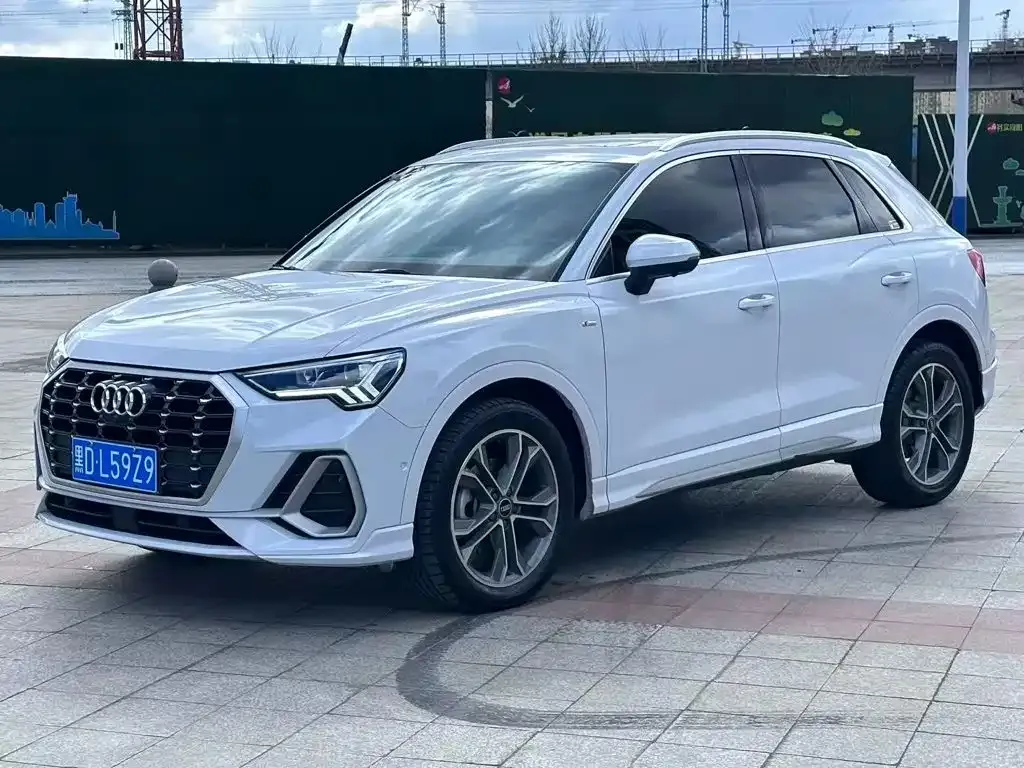 Audi Q3 — фото 1