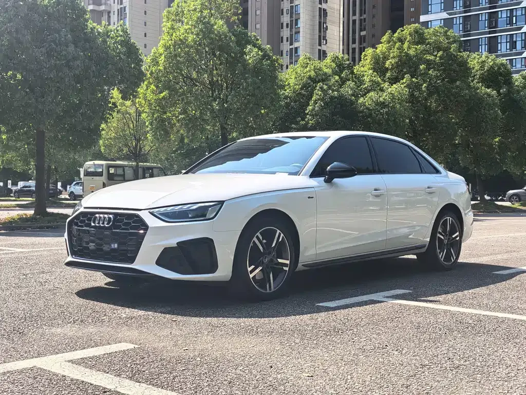 Audi A4L — фото 1