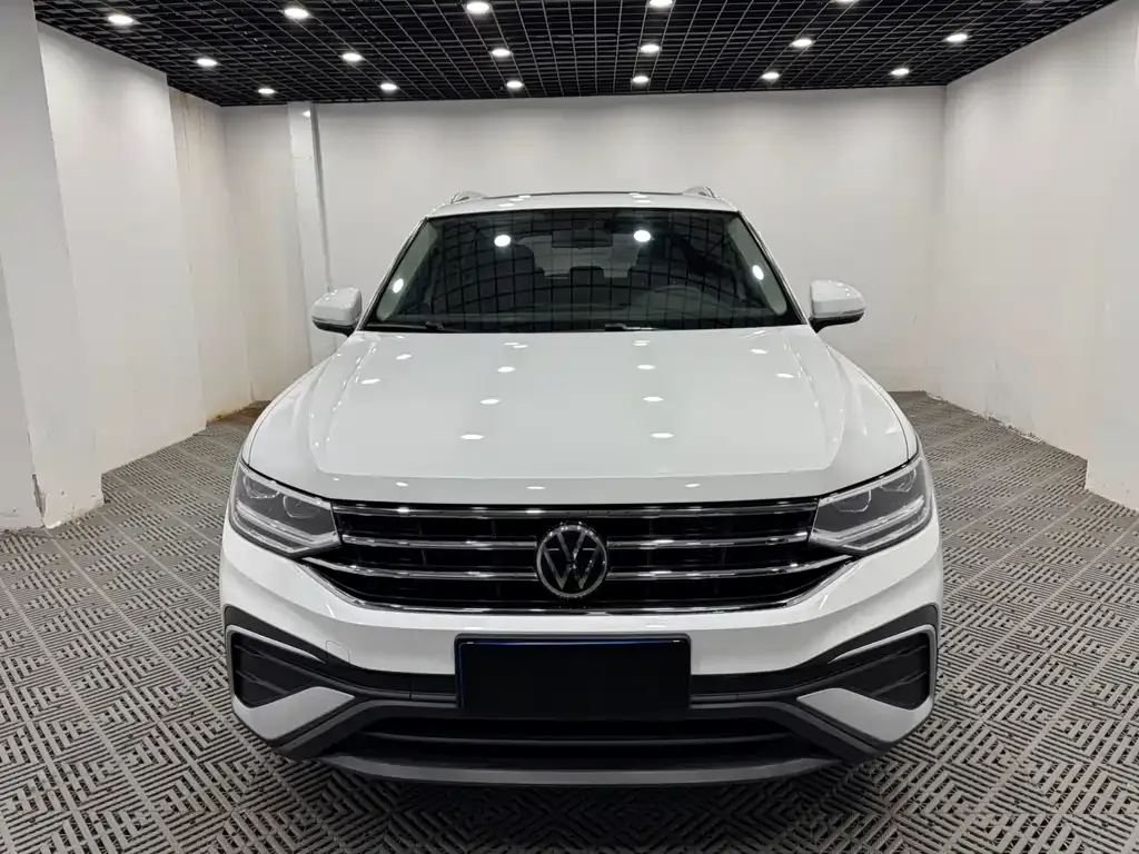 Volkswagen Tiguan L — фото 3
