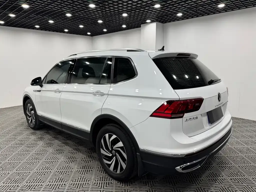 Volkswagen Tiguan L — фото 4