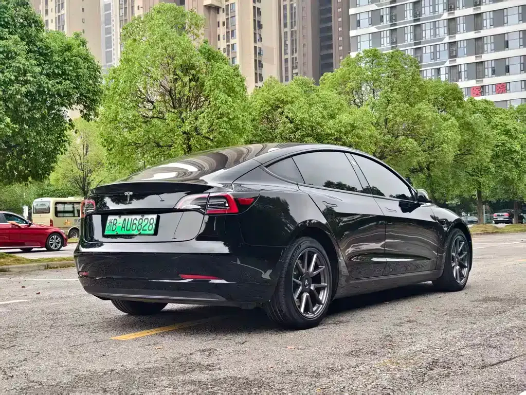 Tesla Model 3 — фото 5