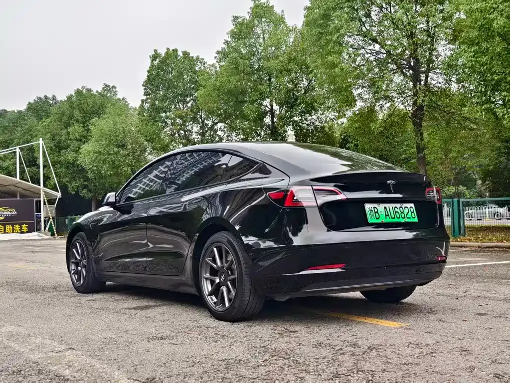 Tesla Model 3 — фото 7