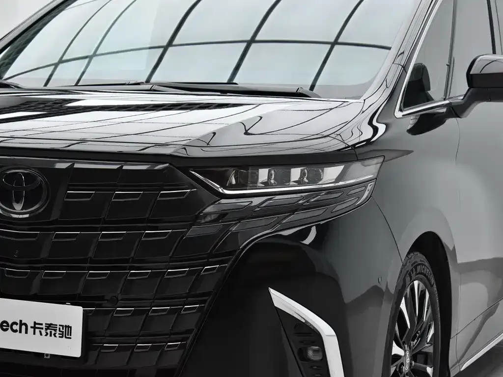 Toyota Alphard — фото 2