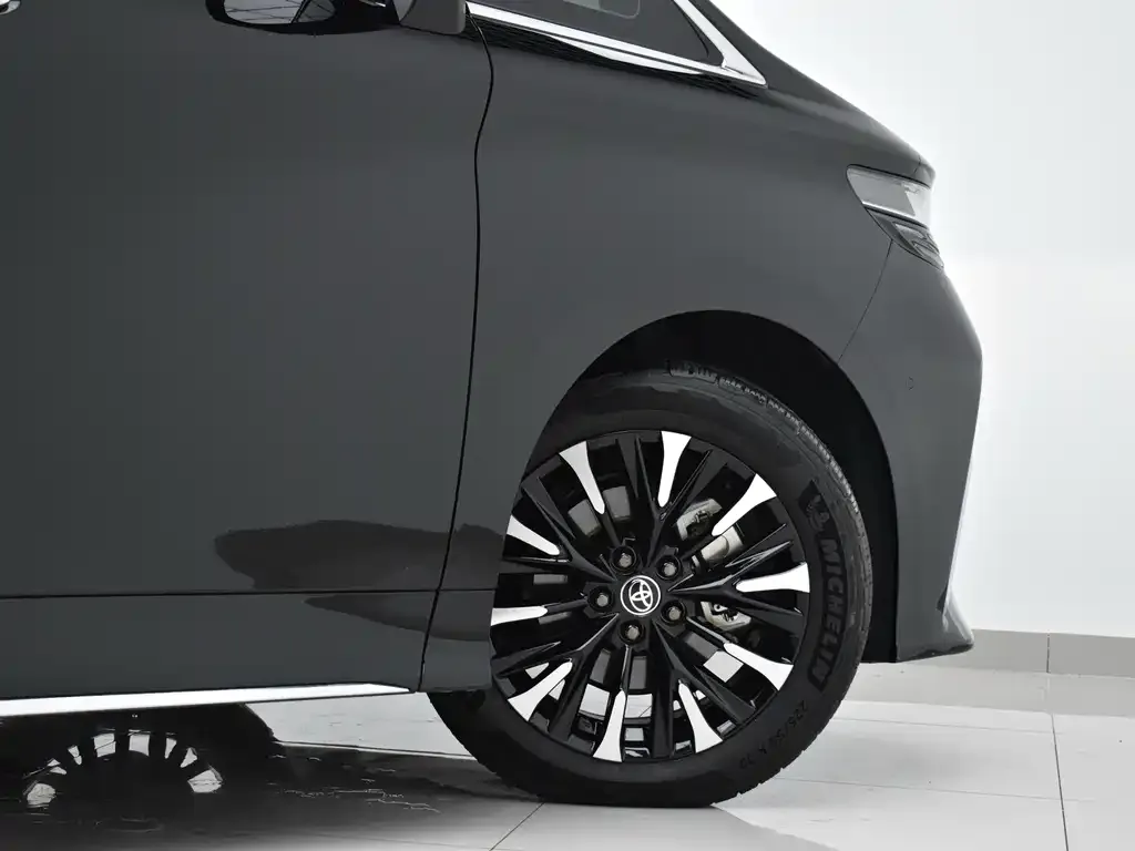 Toyota Alphard — фото 6