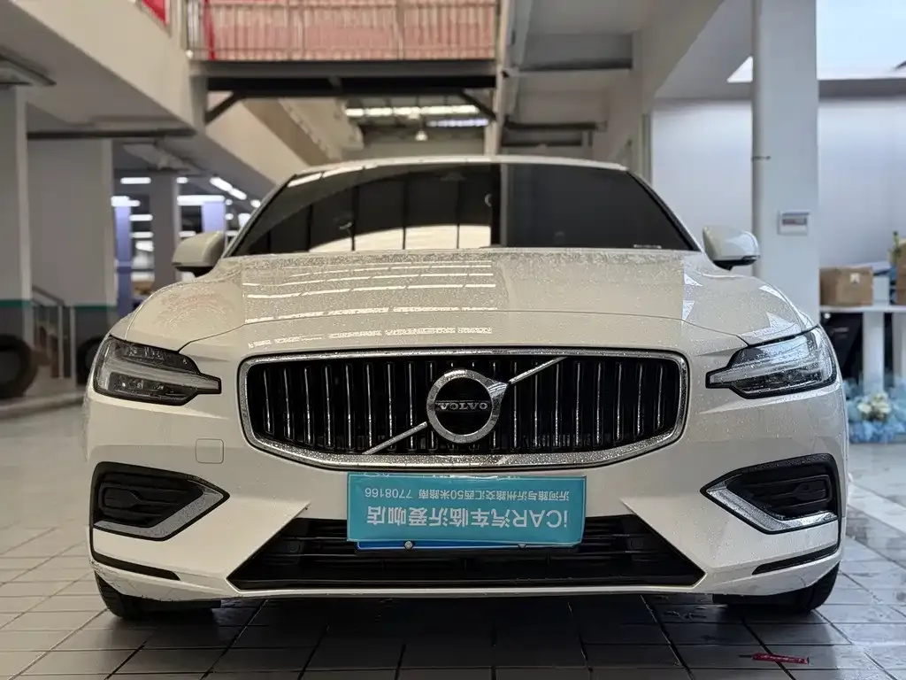 Volvo S60 — фото 8