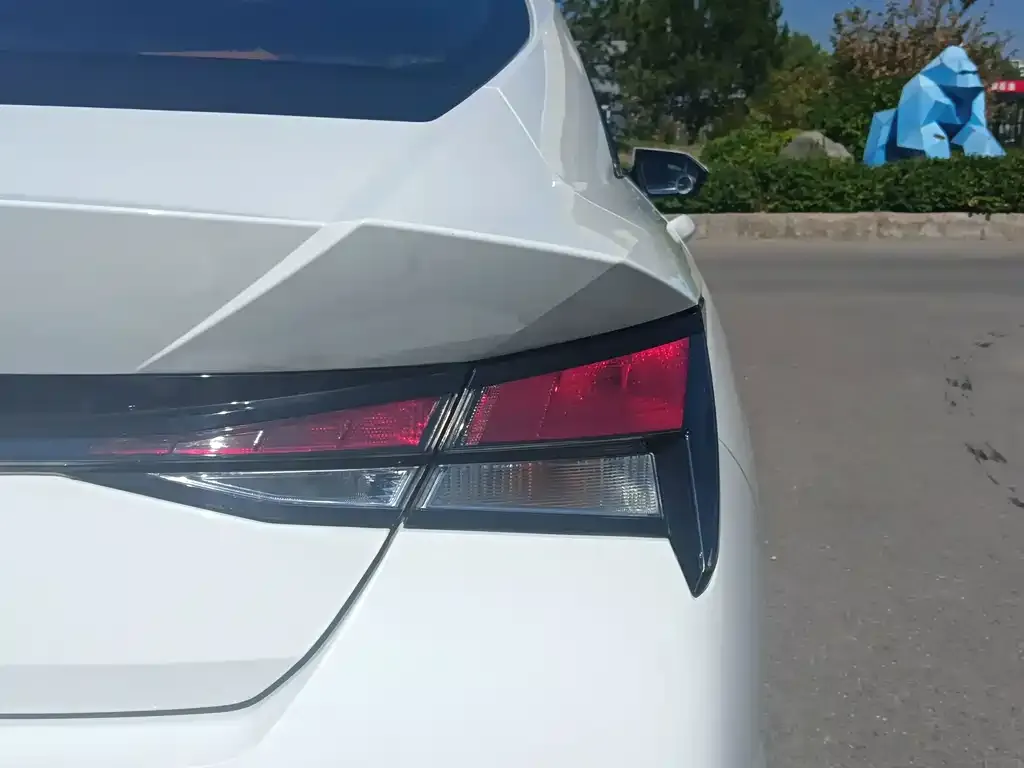 Hyundai Elantra — фото 2