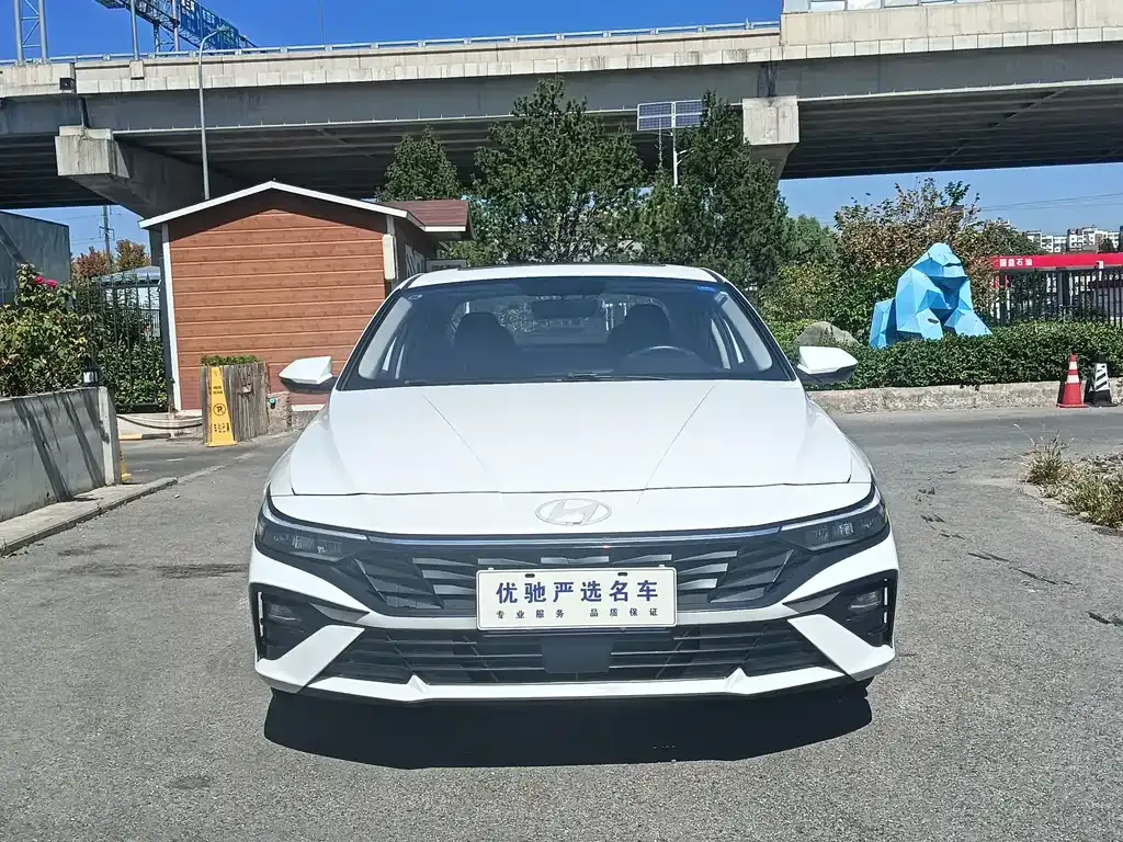 Hyundai Elantra — фото 8