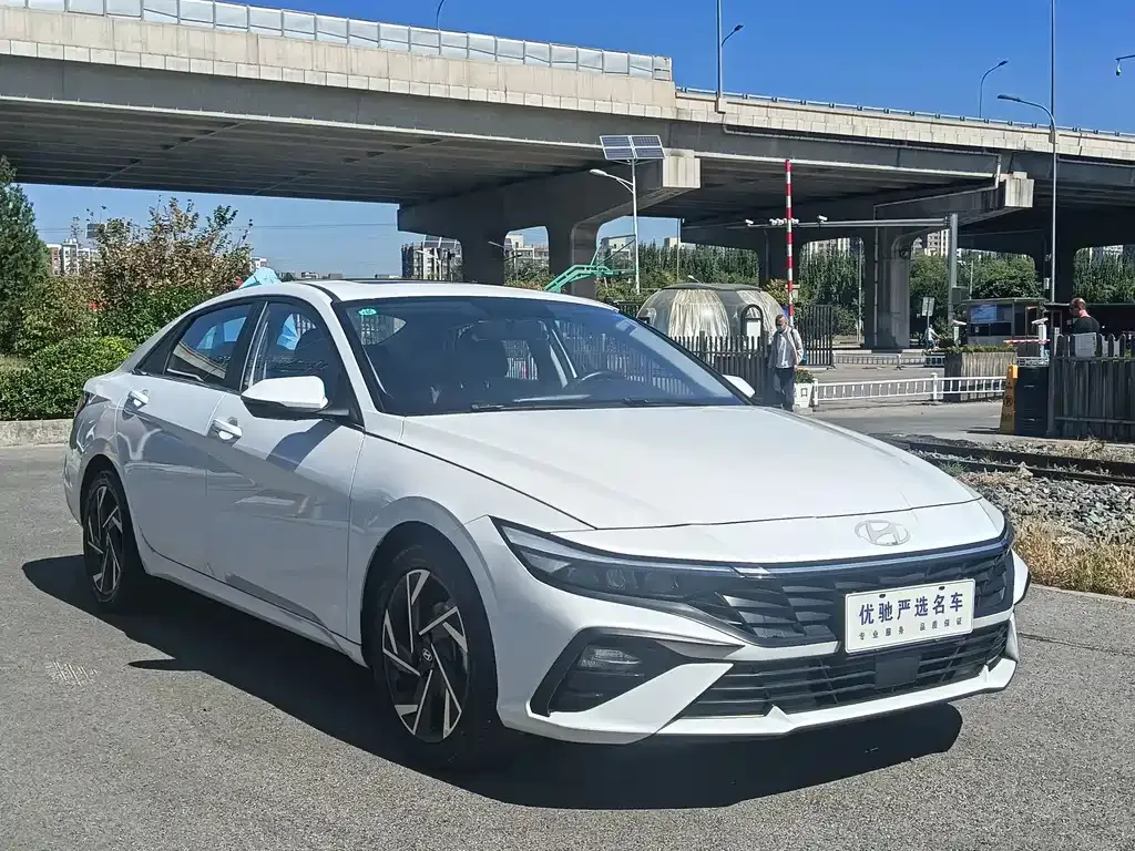Hyundai Elantra — фото 7