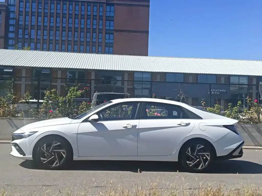 Hyundai Elantra — фото 4