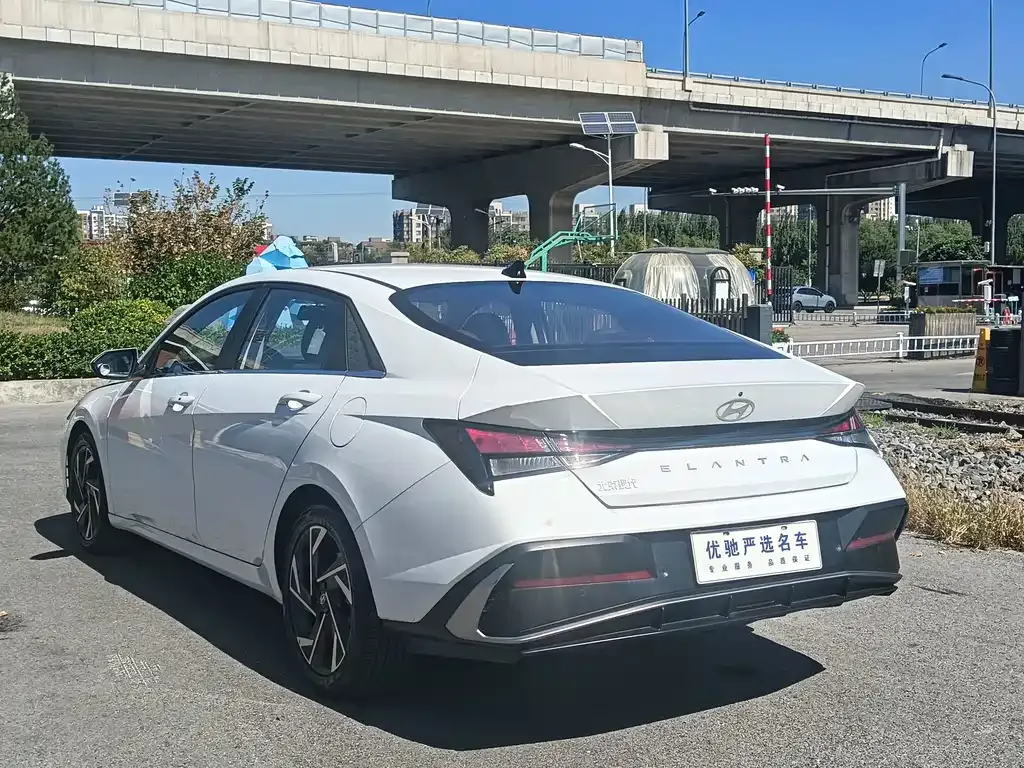 Hyundai Elantra — фото 9