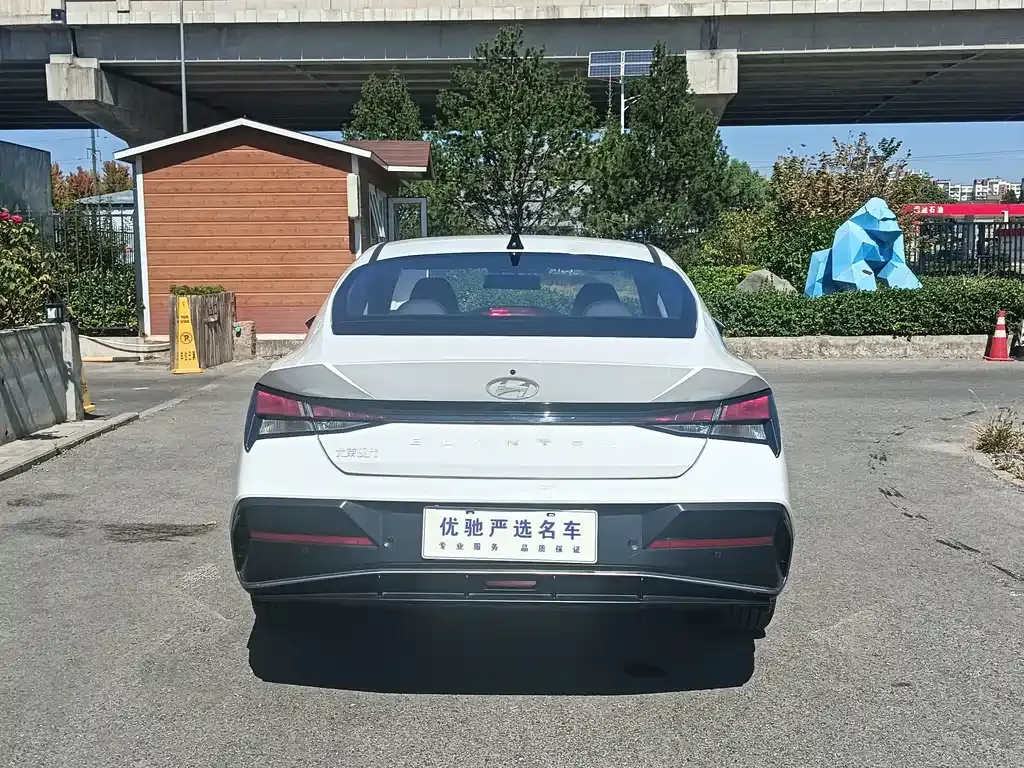 Hyundai Elantra — фото 5