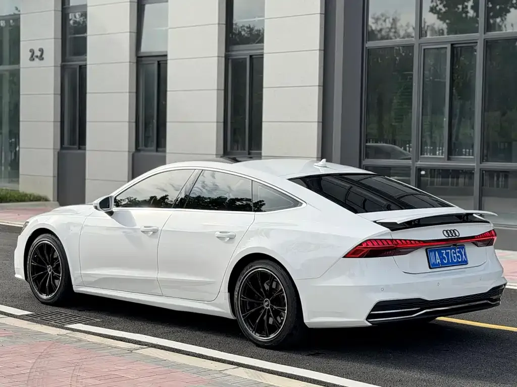 Audi A7 — фото 7