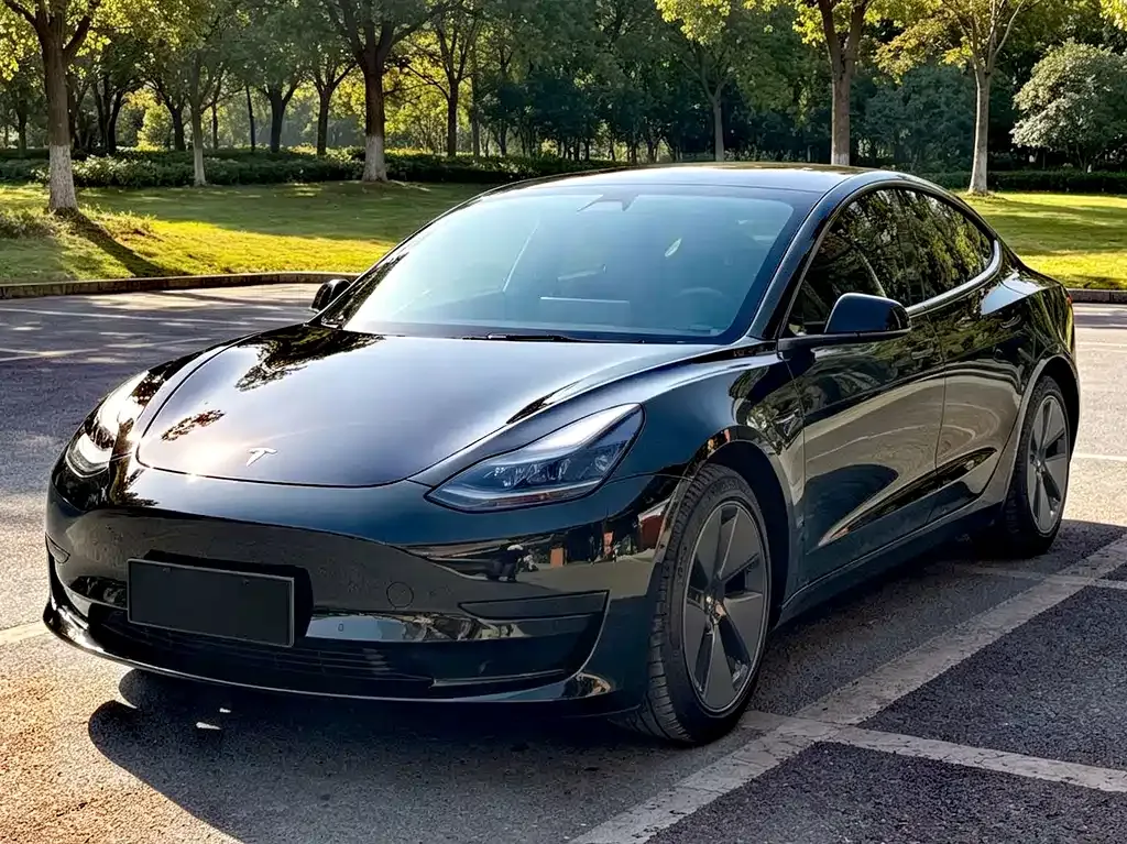 Tesla Model 3 — фото 1