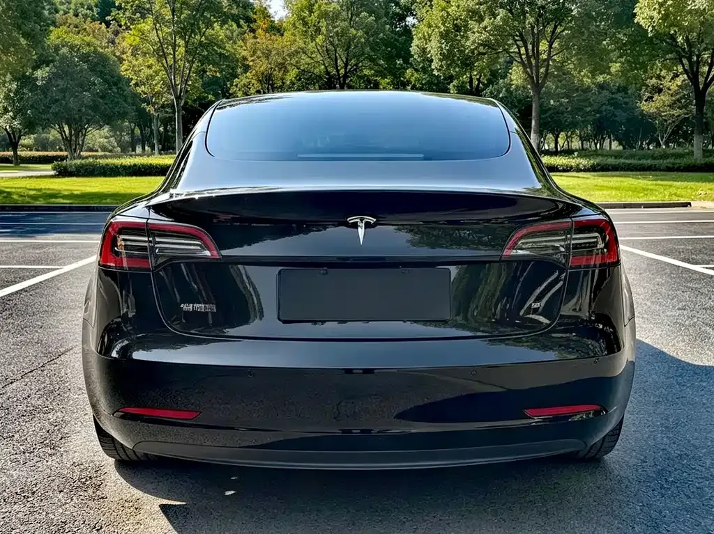 Tesla Model 3 — фото 7