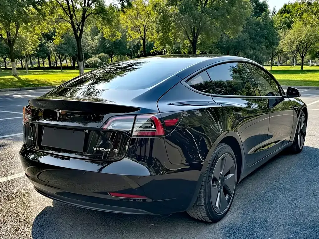 Tesla Model 3 — фото 5