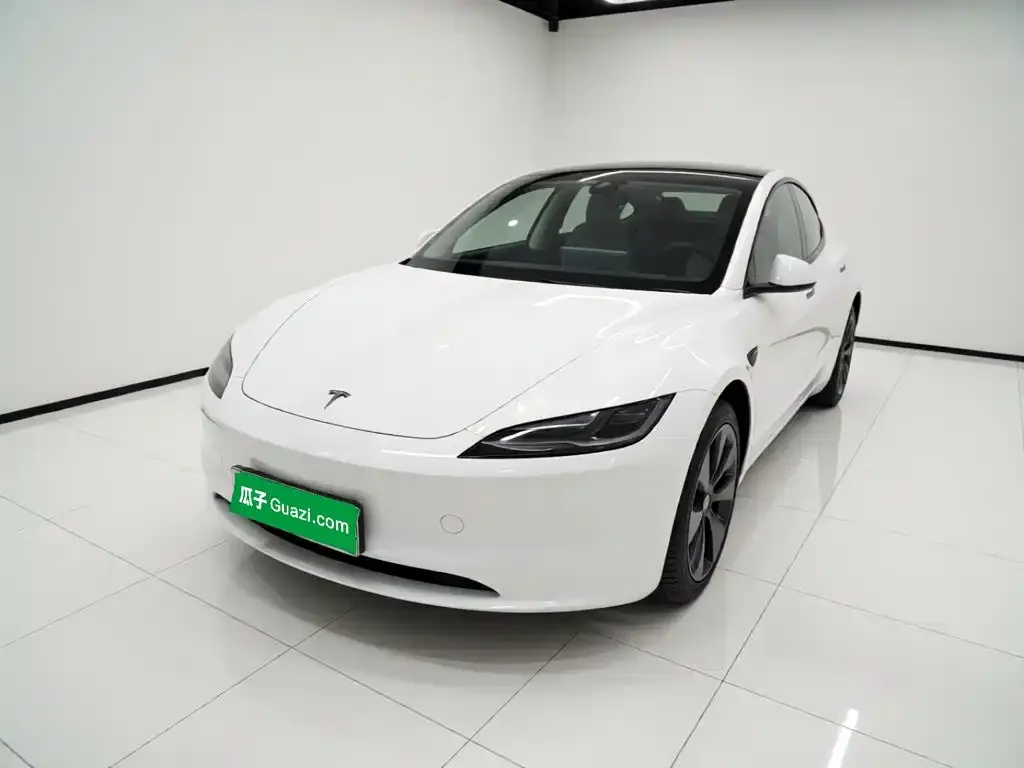 Tesla Model 3 — фото 1