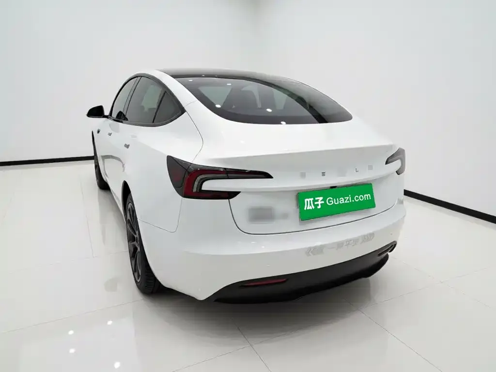 Tesla Model 3 — фото 10