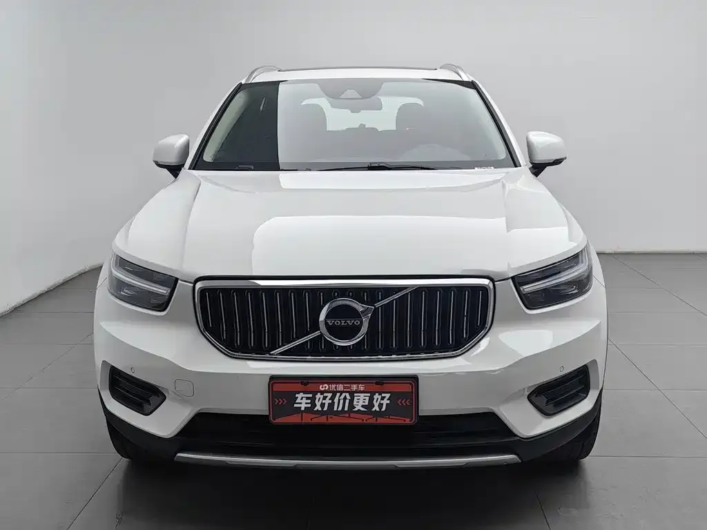 Volvo XC40 — фото 7