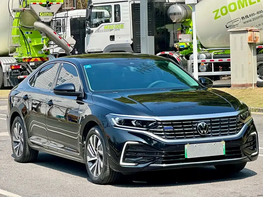 Volkswagen Passat PHEV — фото 4