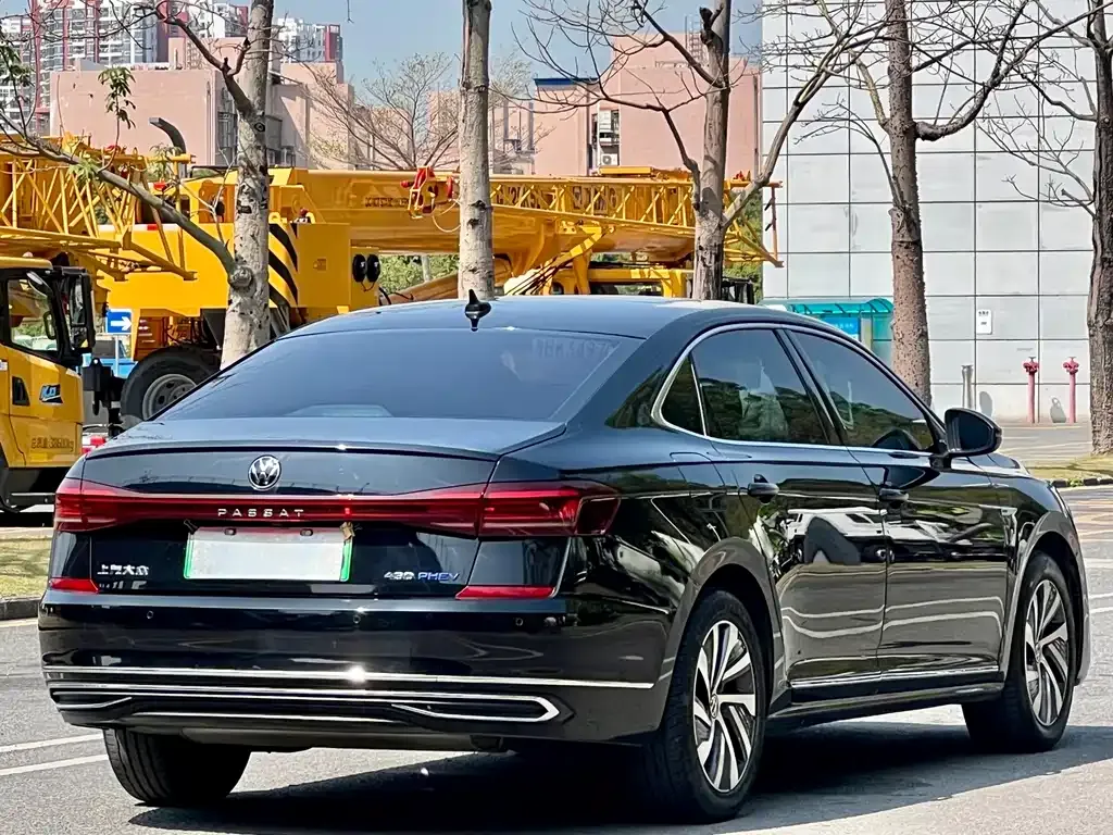 Volkswagen Passat PHEV — фото 8