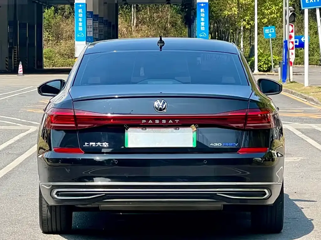 Volkswagen Passat PHEV — фото 2