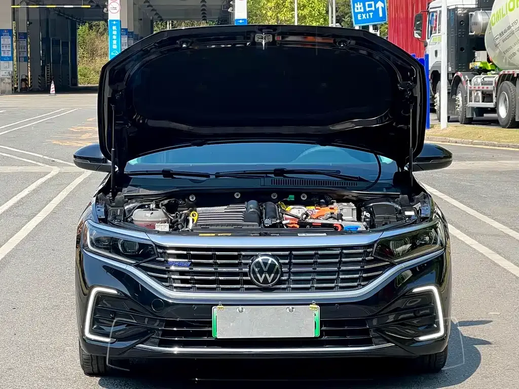 Volkswagen Passat PHEV — фото 6