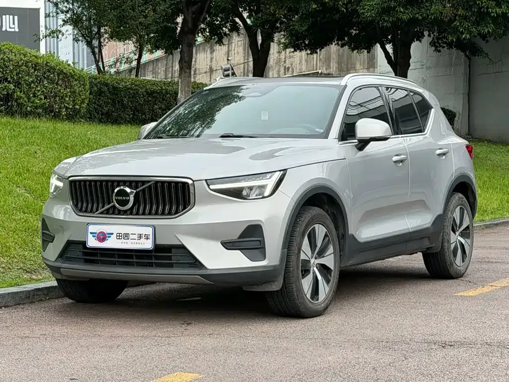 Volvo XC40 — фото 1