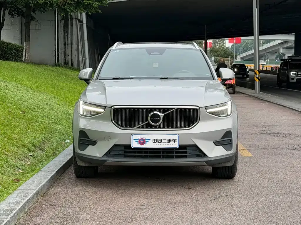 Volvo XC40 — фото 9