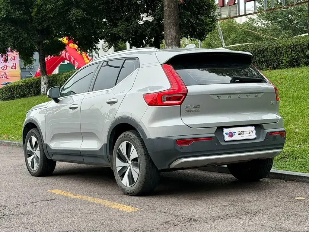 Volvo XC40 — фото 8