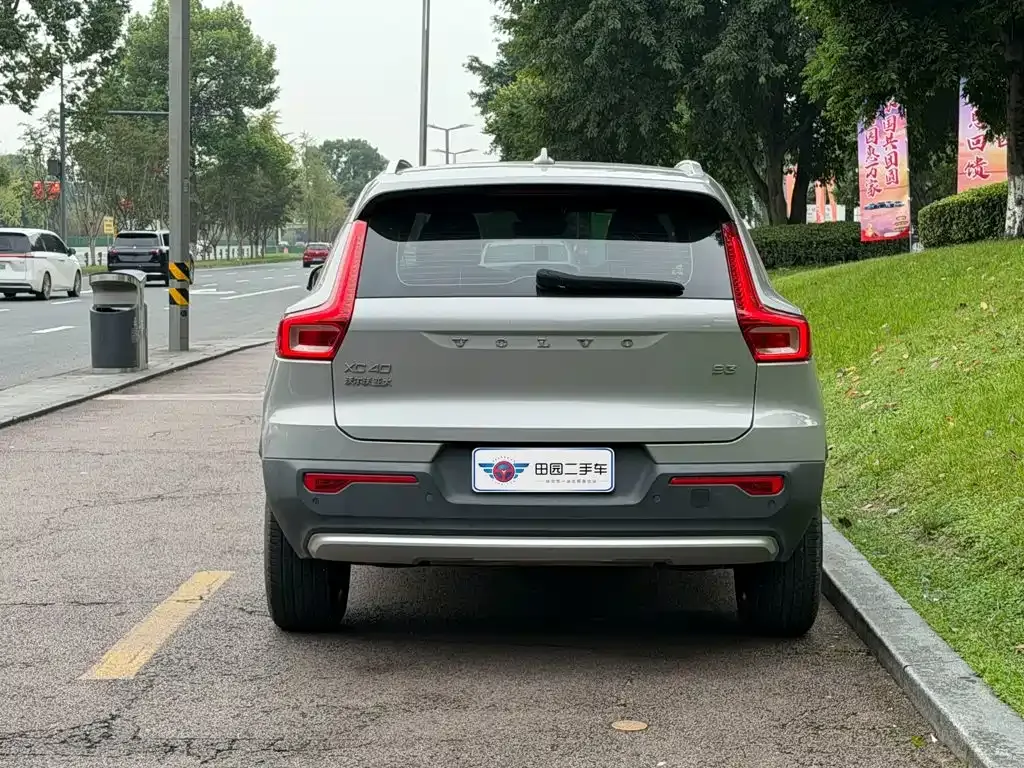 Volvo XC40 — фото 4