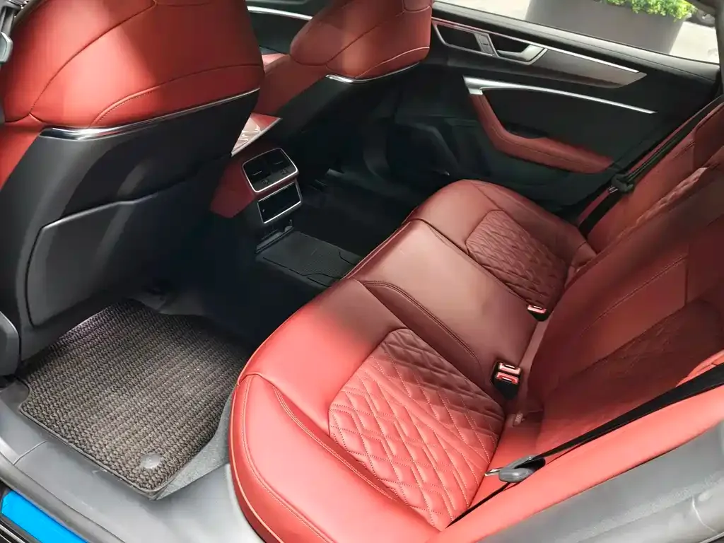 Audi A7L — фото 6