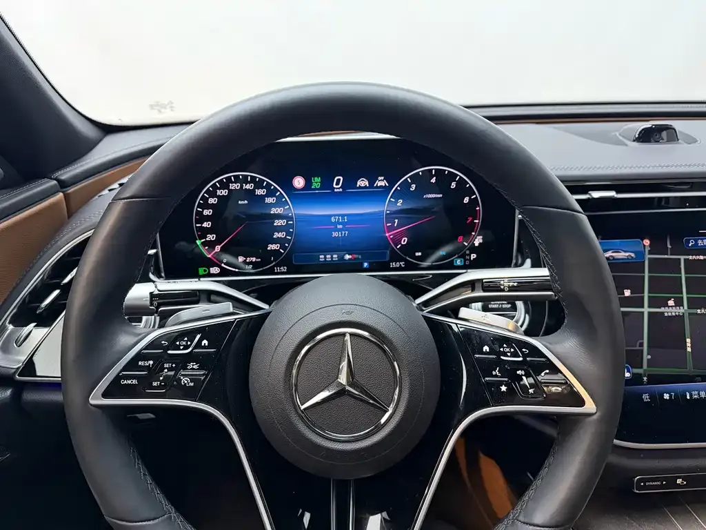 Mercedes-Benz E-Class — фото 4