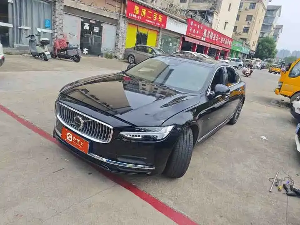 Volvo S90 — фото 1